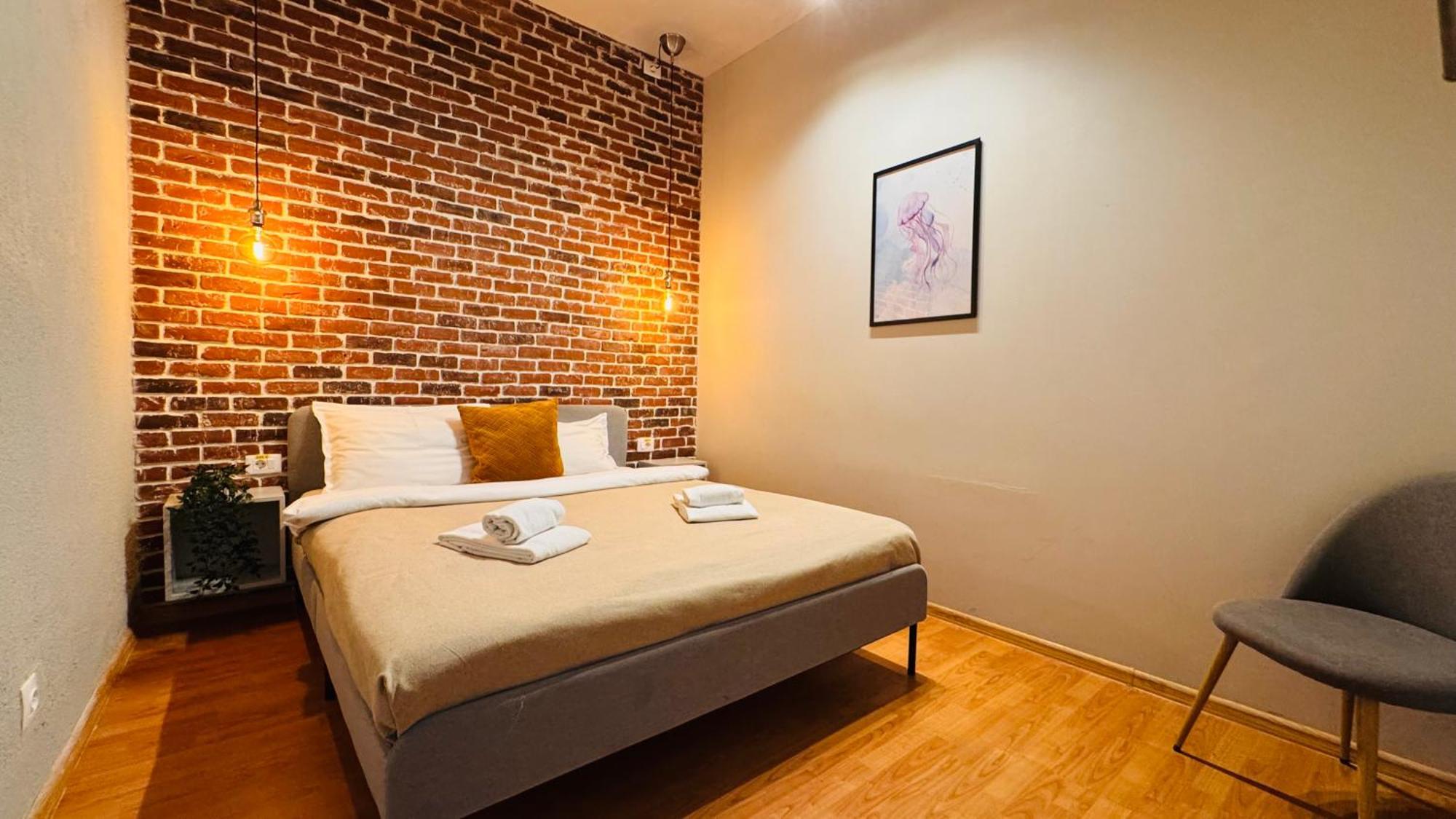 Ideal Home - Spacious & Modern Accommodation Near Unirii Square บูคาเรสต์ ภายนอก รูปภาพ