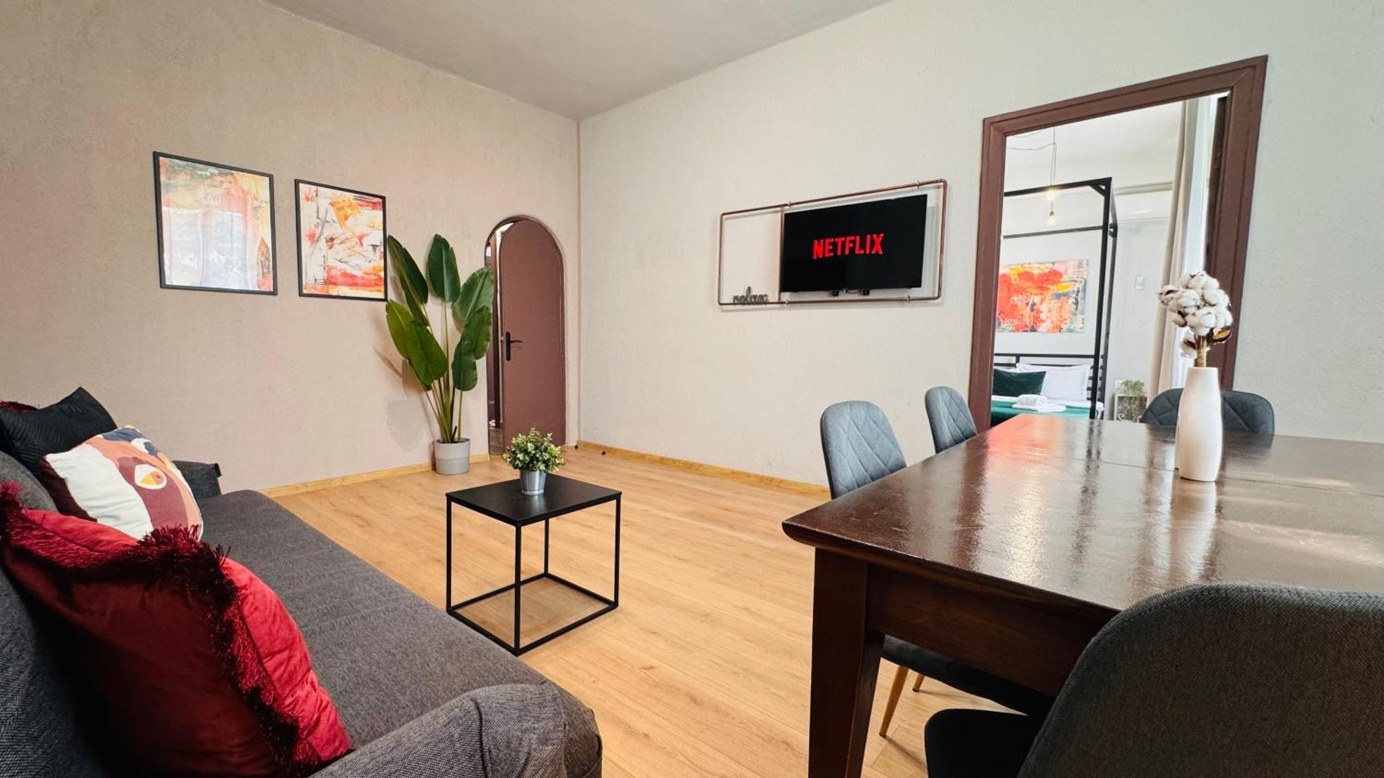 Ideal Home - Spacious & Modern Accommodation Near Unirii Square บูคาเรสต์ ภายนอก รูปภาพ
