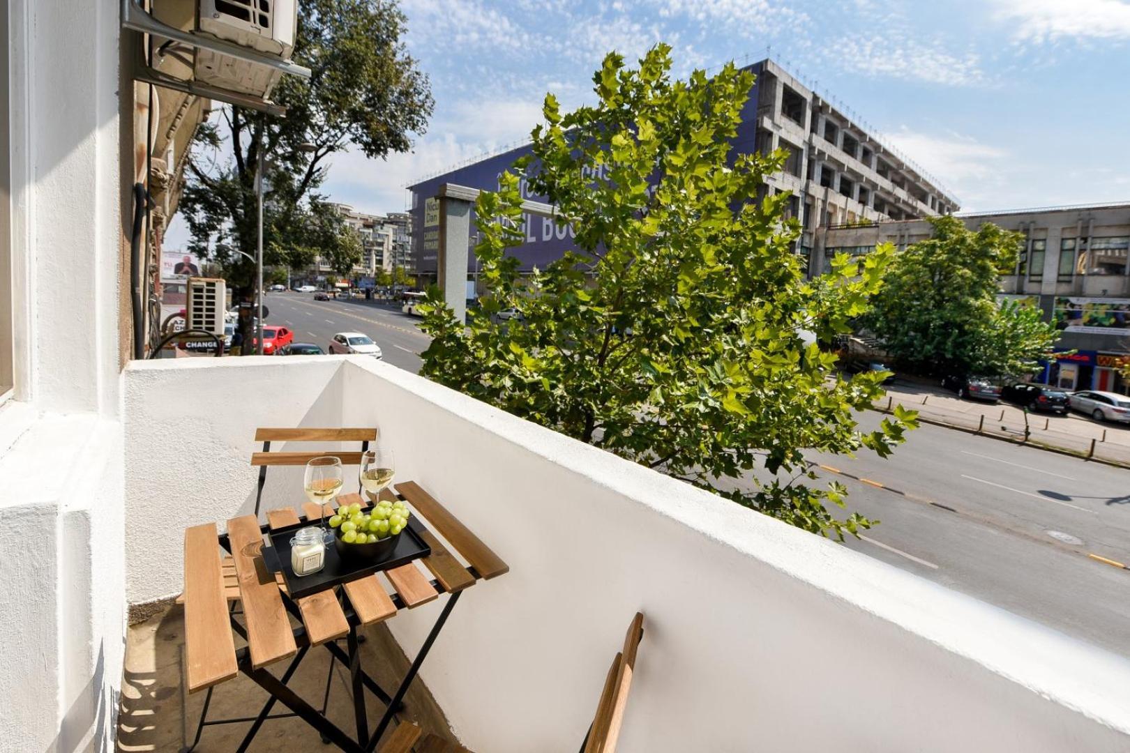 Ideal Home - Spacious & Modern Accommodation Near Unirii Square บูคาเรสต์ ภายนอก รูปภาพ