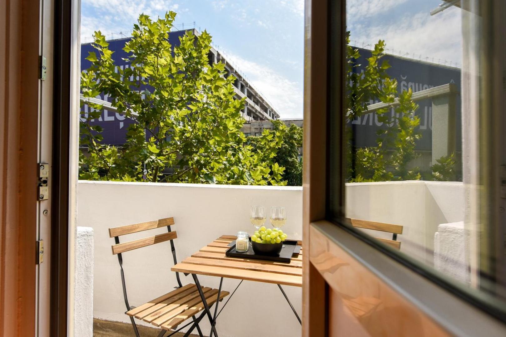 Ideal Home - Spacious & Modern Accommodation Near Unirii Square บูคาเรสต์ ภายนอก รูปภาพ